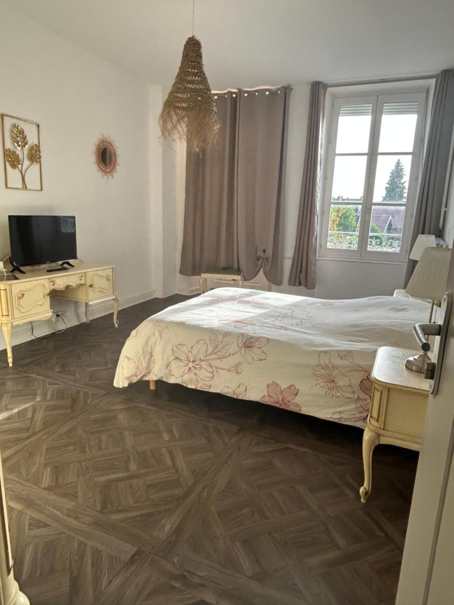 Hotel Le Napoléon Luxeuil-les-Bains Esterno foto