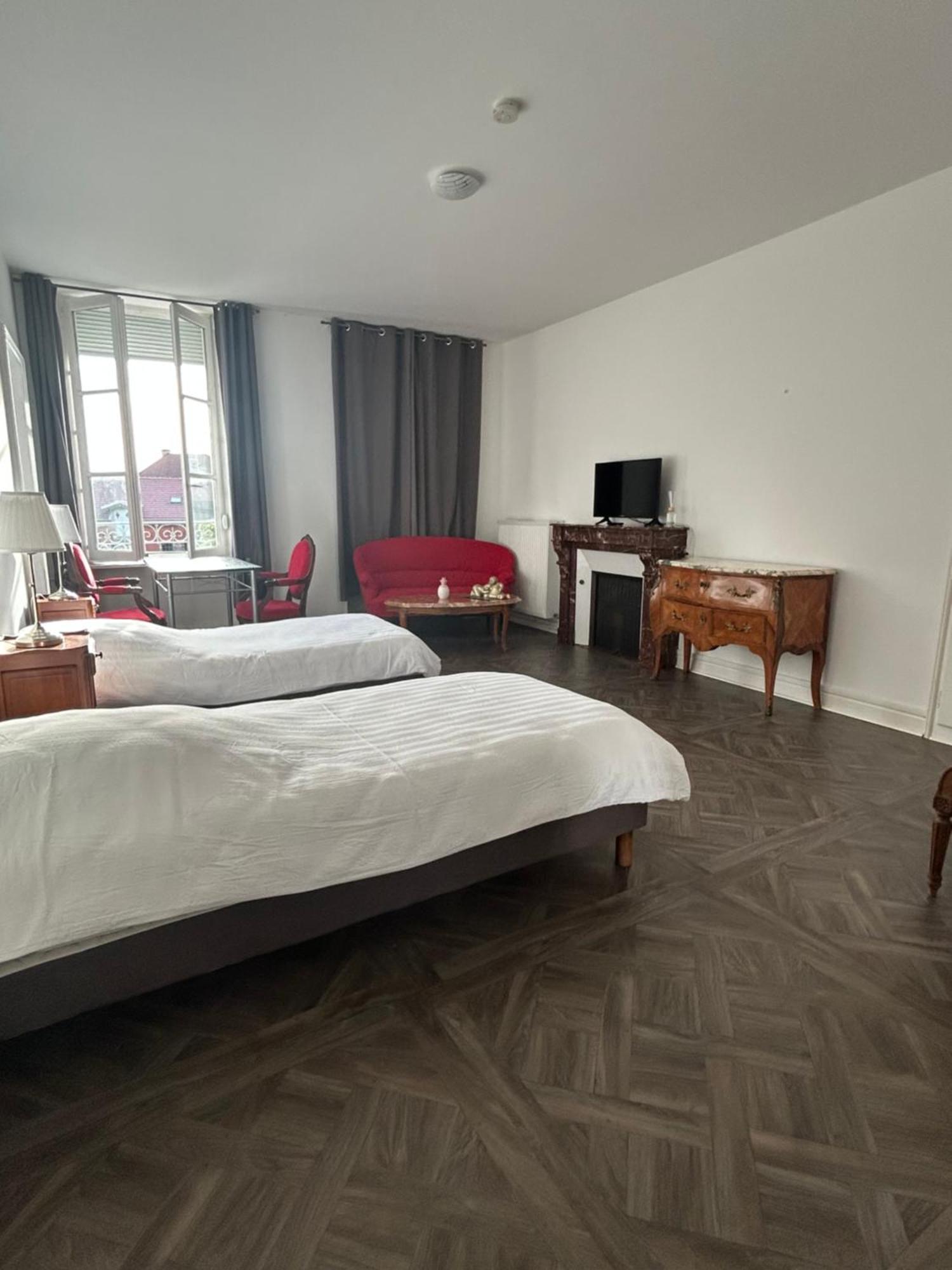 Hotel Le Napoléon Luxeuil-les-Bains Esterno foto